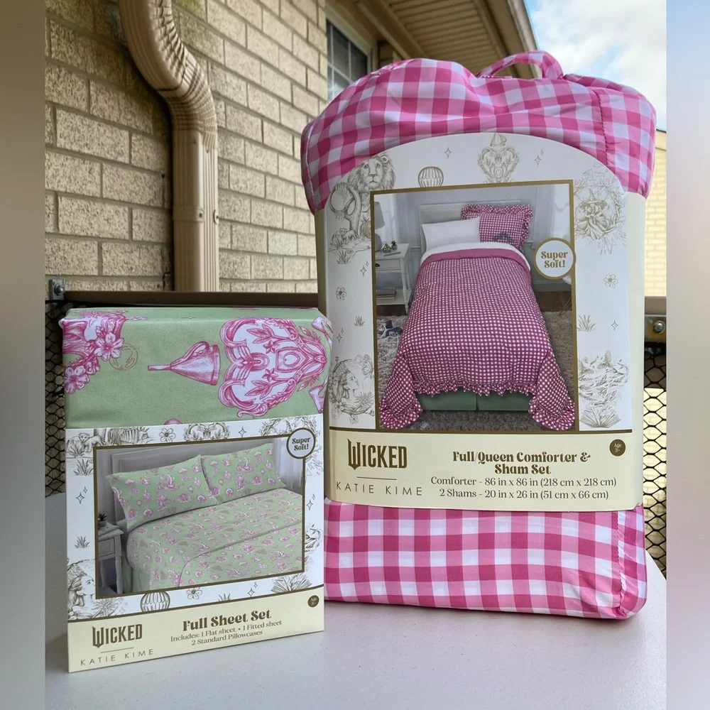 Wicked Full Queen Pink Gingham Comforter Green Sheet Character Print Bedding Set